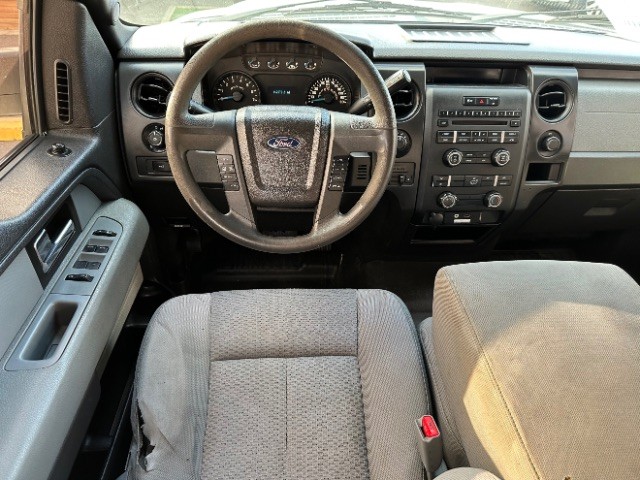 Ford F-150 Vehicle Full-screen Gallery Image 09