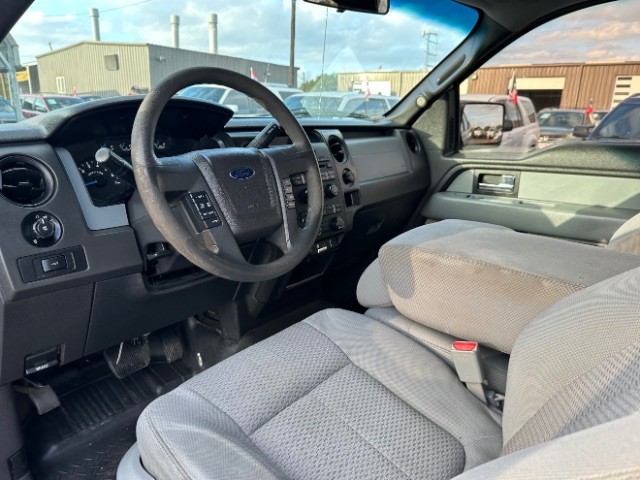 Ford F-150 Vehicle Full-screen Gallery Image 11