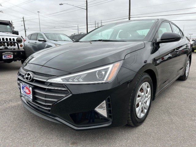 Hyundai Elantra Vehicle Full-screen Gallery Image 02