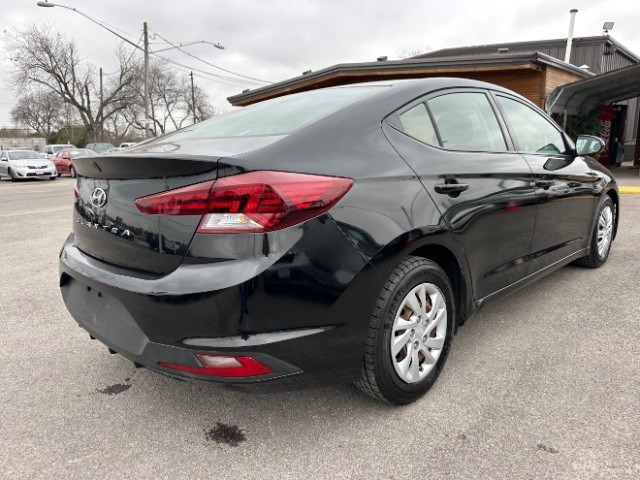 Hyundai Elantra Vehicle Full-screen Gallery Image 04