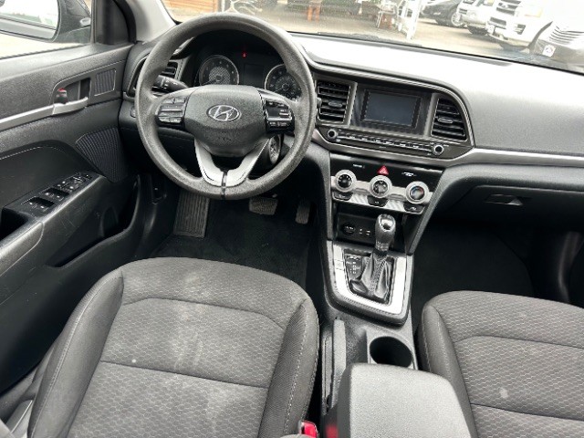 Hyundai Elantra Vehicle Full-screen Gallery Image 08