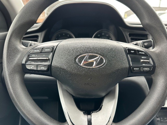 Hyundai Elantra Vehicle Full-screen Gallery Image 13