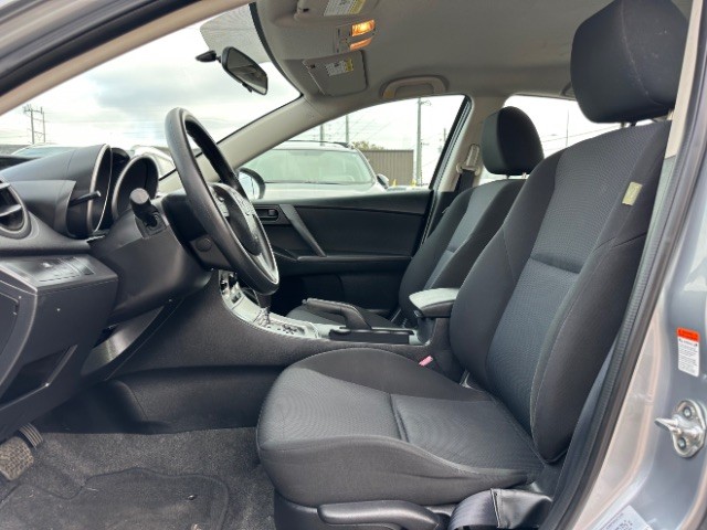 Mazda Mazda3 Sedan Vehicle Full-screen Gallery Image 09