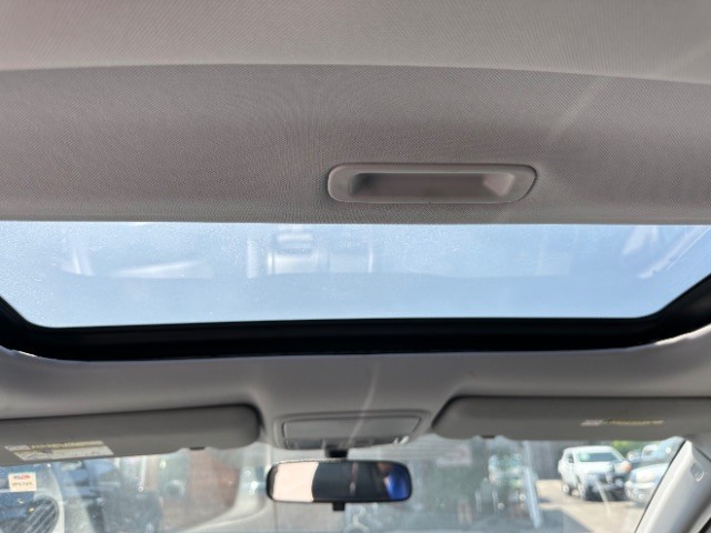 Honda CR-V Vehicle Full-screen Gallery Image 14