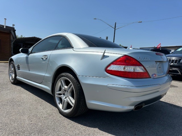 Mercedes-Benz SL-Class Vehicle Full-screen Gallery Image 05