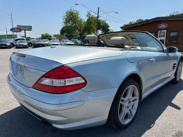 Mercedes-Benz SL-Class Vehicle Full-screen Gallery Image 09