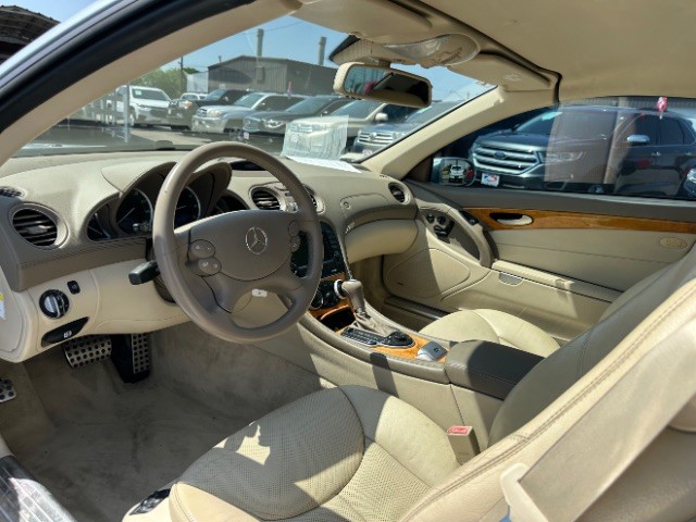 Mercedes-Benz SL-Class Vehicle Full-screen Gallery Image 11