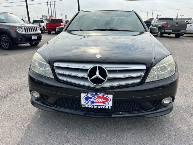 Mercedes-Benz C-Class Vehicle Full-screen Gallery Image 03