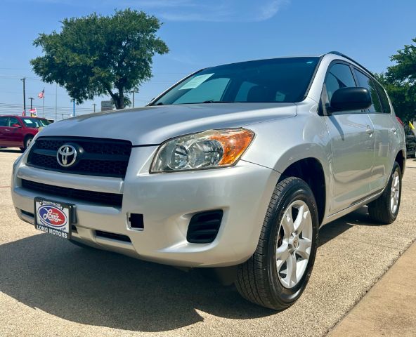 Toyota RAV4 Vehicle Full-screen Gallery Image 02