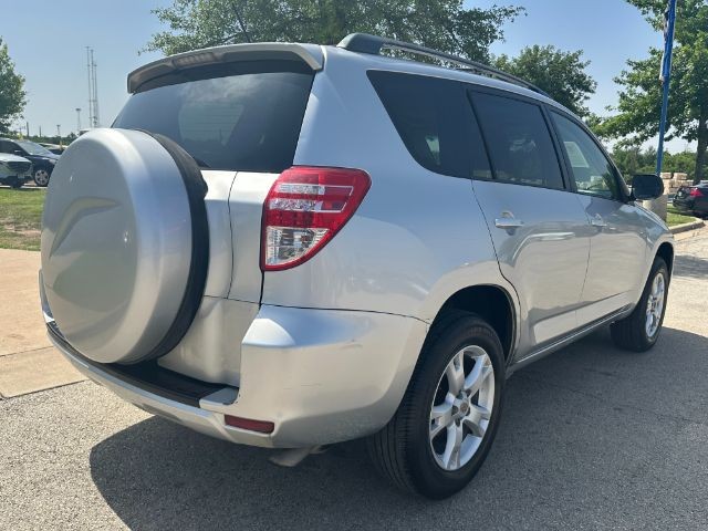 Toyota RAV4 Vehicle Full-screen Gallery Image 04