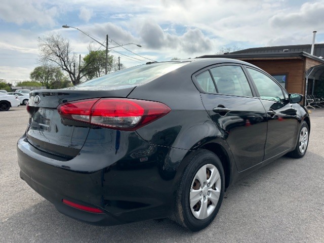 Kia Forte Vehicle Full-screen Gallery Image 04