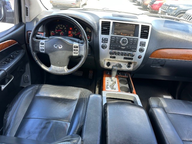 INFINITI QX56 Vehicle Full-screen Gallery Image 08