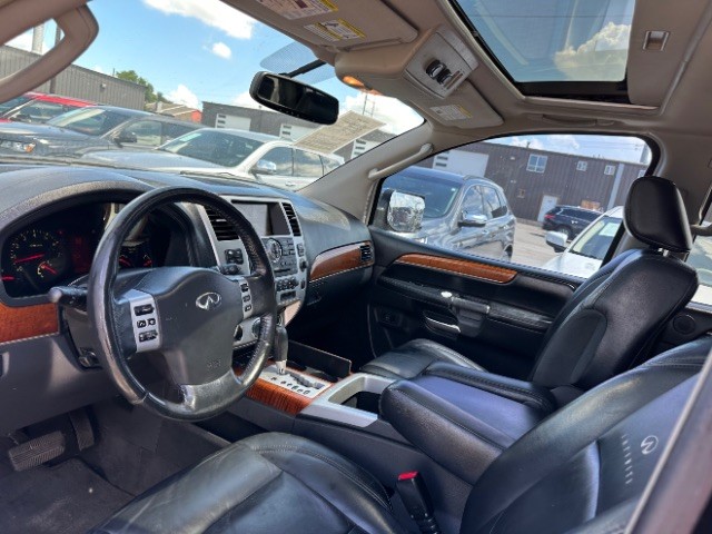 INFINITI QX56 Vehicle Full-screen Gallery Image 09