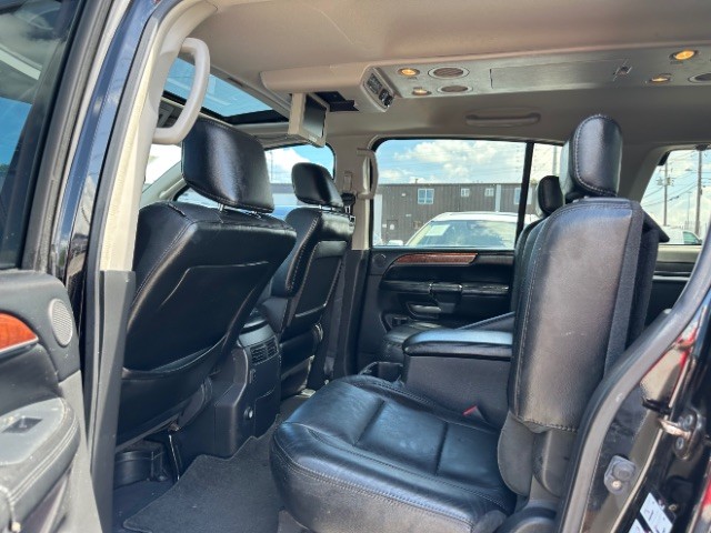 INFINITI QX56 Vehicle Full-screen Gallery Image 13