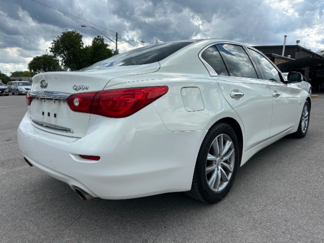 INFINITI Q50 Vehicle Full-screen Gallery Image 04