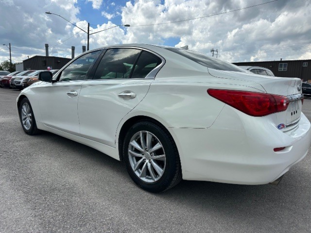 INFINITI Q50 Vehicle Full-screen Gallery Image 05