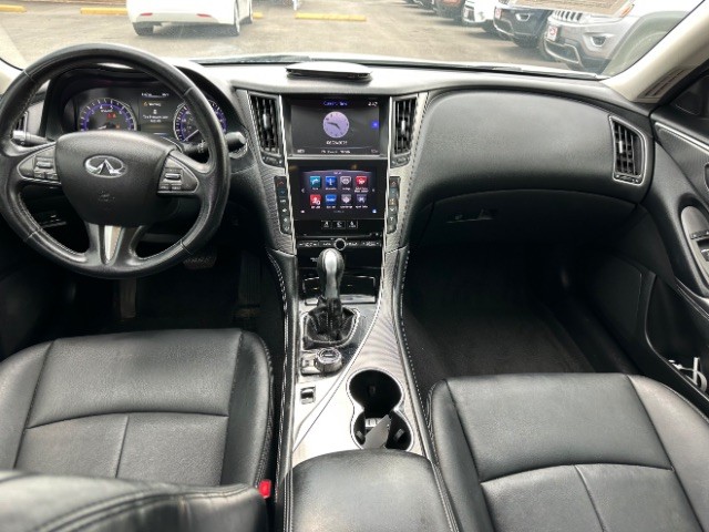 INFINITI Q50 Vehicle Full-screen Gallery Image 06