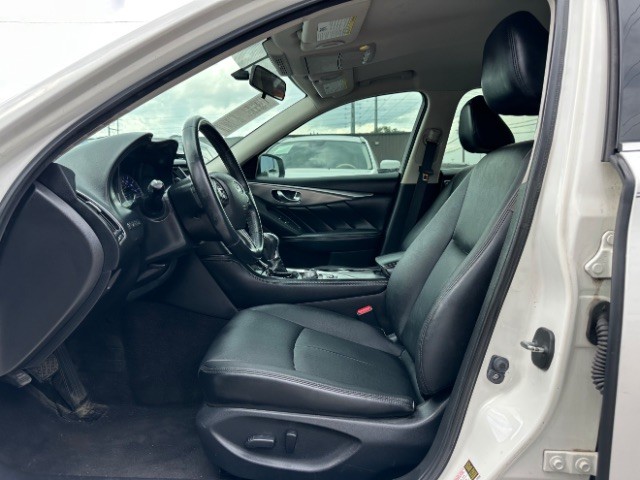 INFINITI Q50 Vehicle Full-screen Gallery Image 10