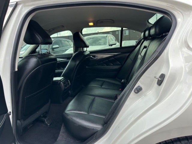 INFINITI Q50 Vehicle Full-screen Gallery Image 11