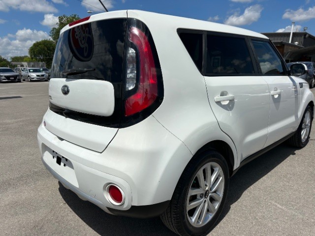 Kia Soul Vehicle Full-screen Gallery Image 04