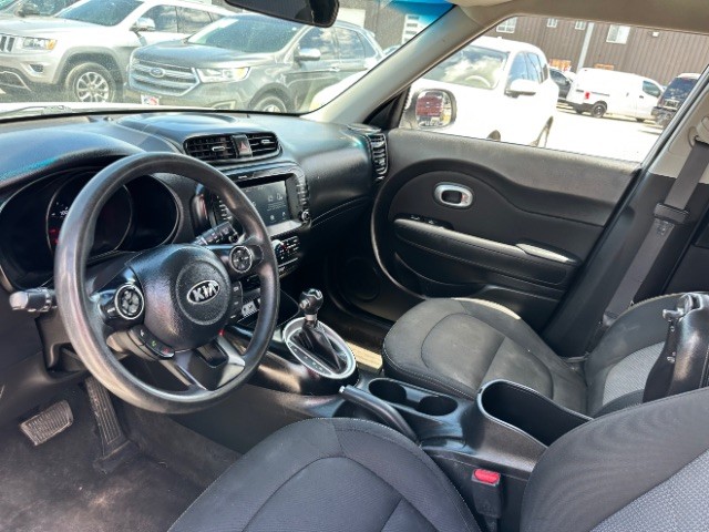 Kia Soul Vehicle Full-screen Gallery Image 09