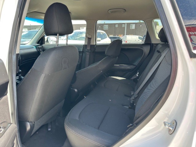 Kia Soul Vehicle Full-screen Gallery Image 11