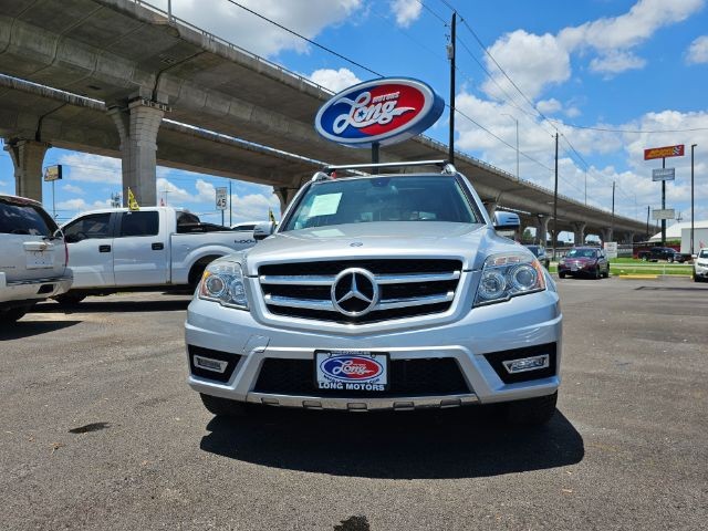 Mercedes-Benz GLK-Class Vehicle Full-screen Gallery Image 02