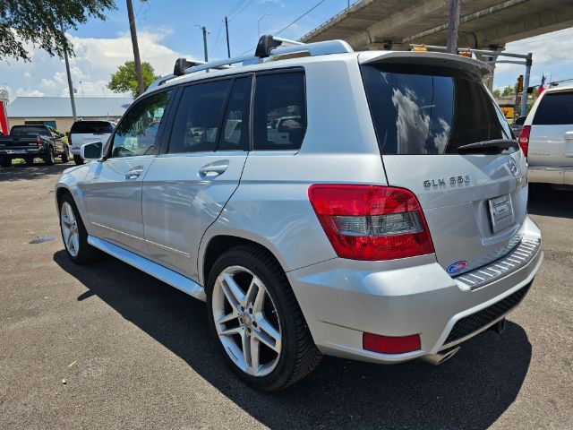 Mercedes-Benz GLK-Class Vehicle Full-screen Gallery Image 04