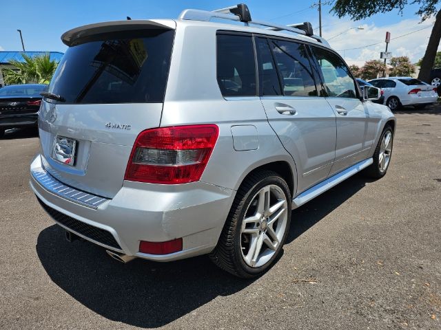 Mercedes-Benz GLK-Class Vehicle Full-screen Gallery Image 06