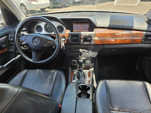 Mercedes-Benz GLK-Class Vehicle Full-screen Gallery Image 07