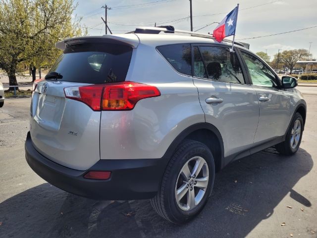 Toyota RAV4 Vehicle Full-screen Gallery Image 02