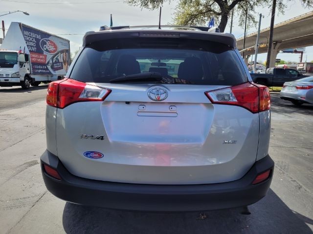 Toyota RAV4 Vehicle Full-screen Gallery Image 03