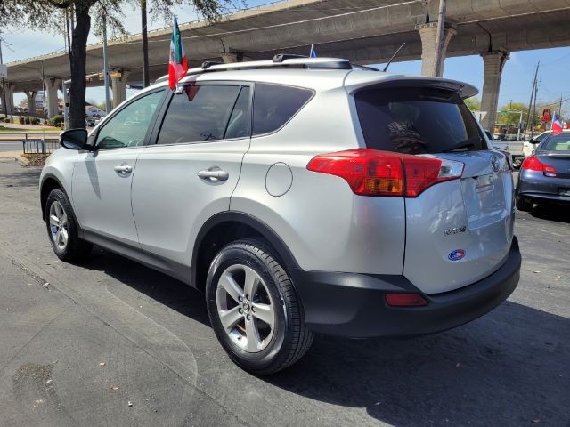 Toyota RAV4 Vehicle Full-screen Gallery Image 04