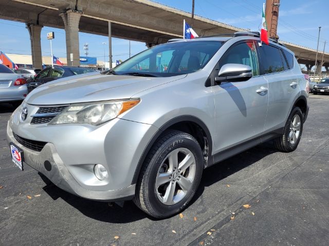 Toyota RAV4 Vehicle Full-screen Gallery Image 05