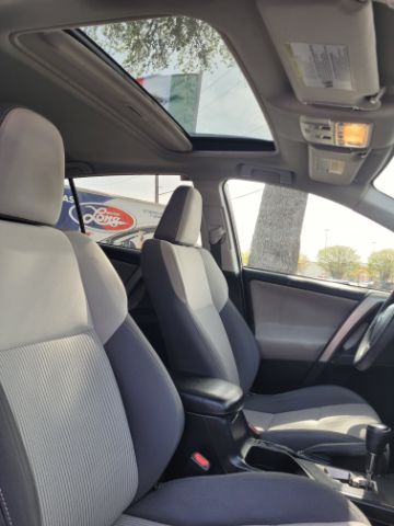 Toyota RAV4 Vehicle Full-screen Gallery Image 07