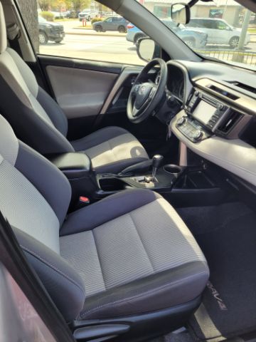 Toyota RAV4 Vehicle Full-screen Gallery Image 08