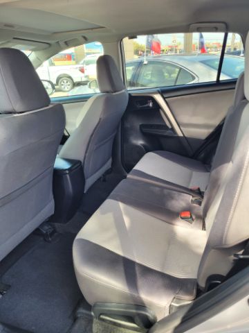 Toyota RAV4 Vehicle Full-screen Gallery Image 09