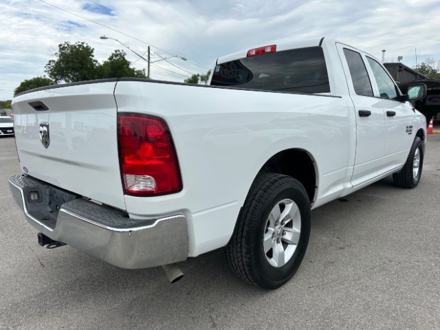 Ram 1500 Classic Vehicle Full-screen Gallery Image 04