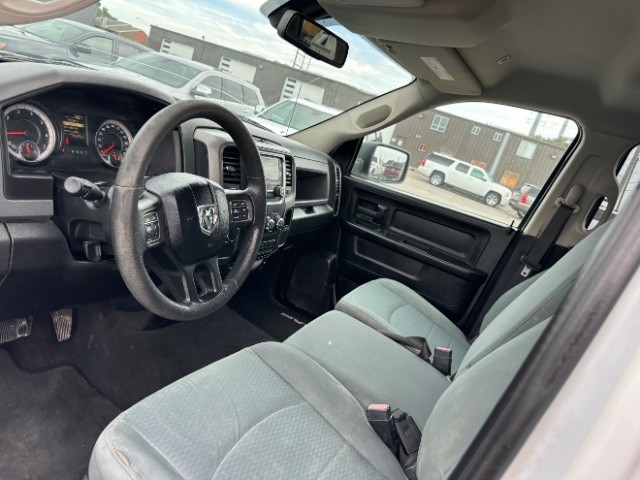 Ram 1500 Classic Vehicle Full-screen Gallery Image 09