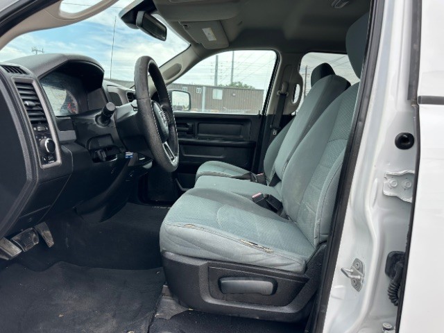 Ram 1500 Classic Vehicle Full-screen Gallery Image 10