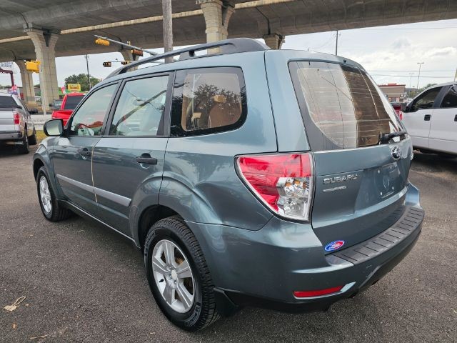 Subaru Forester Vehicle Full-screen Gallery Image 03