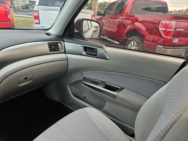 Subaru Forester Vehicle Full-screen Gallery Image 07