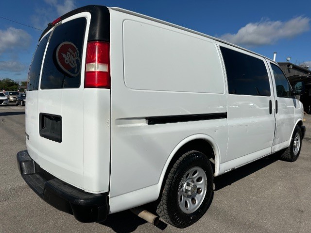 Chevrolet Express Cargo Van Vehicle Full-screen Gallery Image 04