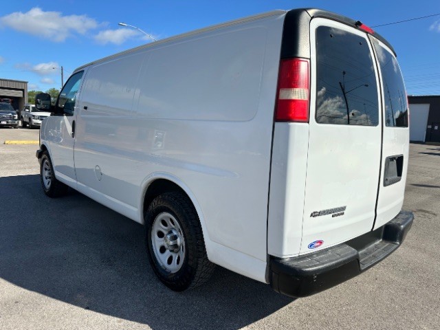 Chevrolet Express Cargo Van Vehicle Full-screen Gallery Image 05