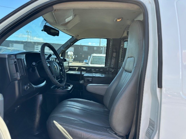 Chevrolet Express Cargo Van Vehicle Full-screen Gallery Image 06