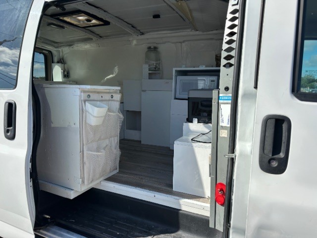 Chevrolet Express Cargo Van Vehicle Full-screen Gallery Image 09