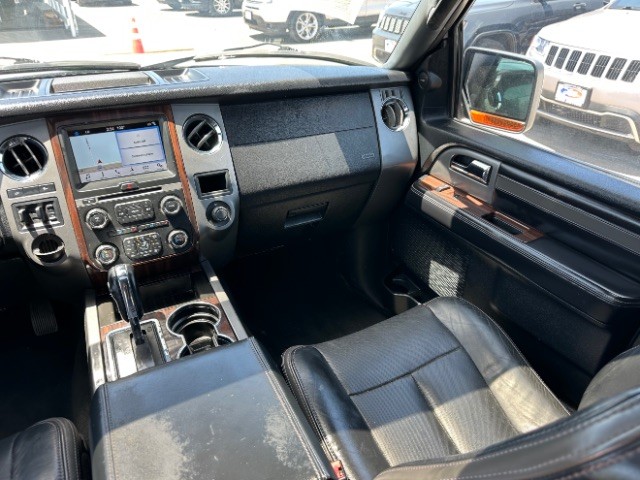 Ford Expedition EL Vehicle Full-screen Gallery Image 07