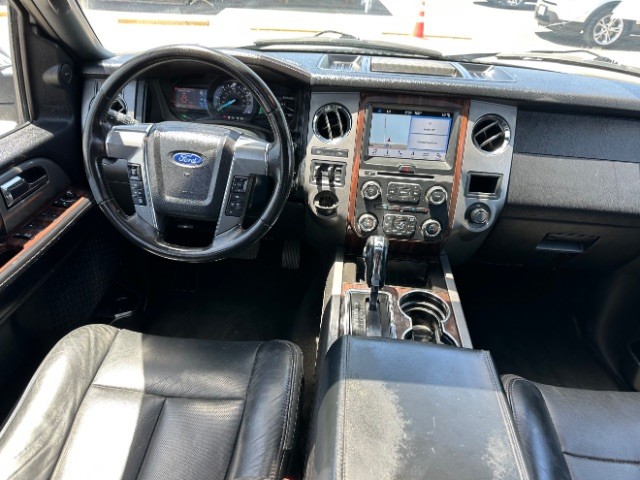 Ford Expedition EL Vehicle Full-screen Gallery Image 08