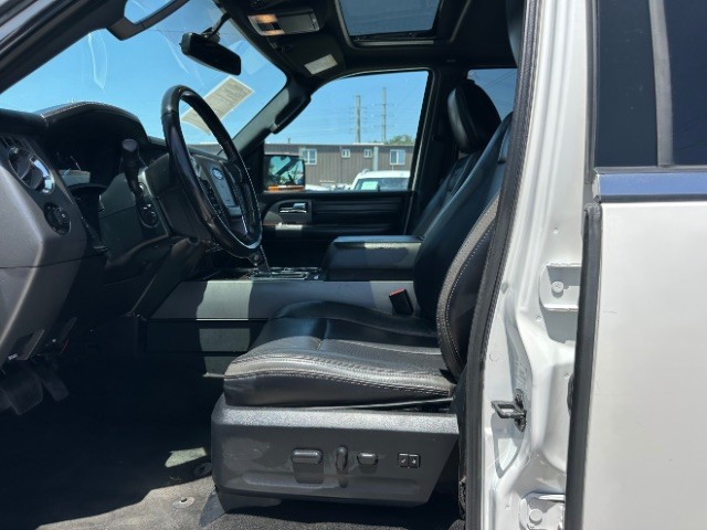 Ford Expedition EL Vehicle Full-screen Gallery Image 10