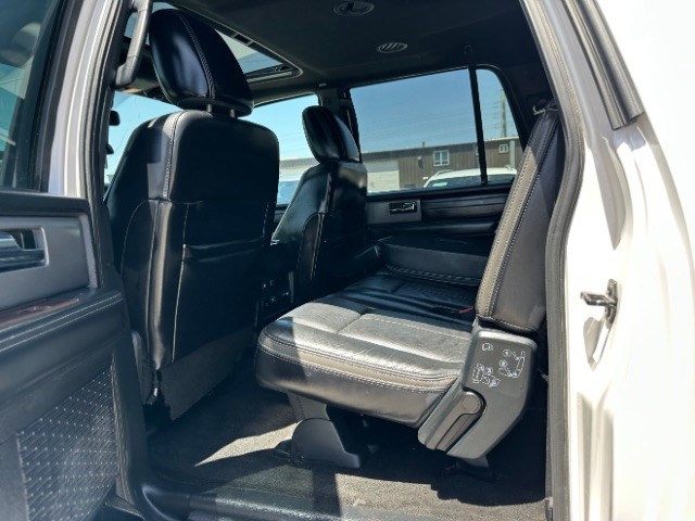 Ford Expedition EL Vehicle Full-screen Gallery Image 12